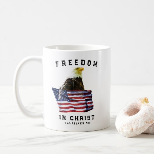 Freedom in Christ Bald Eagle & USA Flag Christian Koffiemok (Met donut)