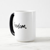 Freedom. Minimalist Black Magische Mok (Voorkant links)