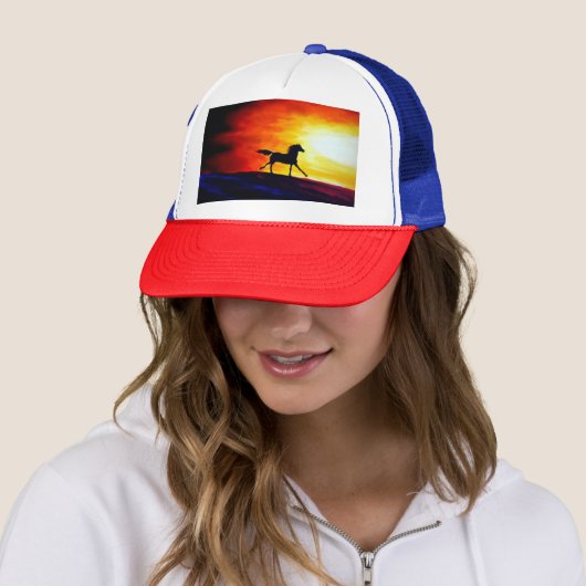 Freedom Running Horse Sjabloon White Red Blue Trucker Pet (In situ)