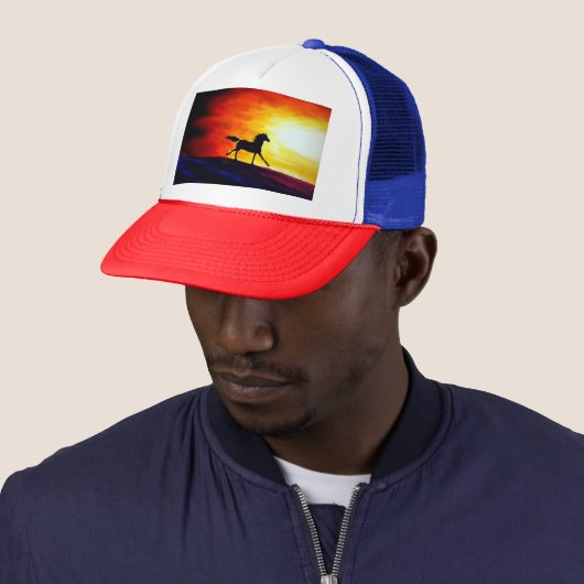 Freedom Running Horse Sjabloon White Red Blue Trucker Pet (In situ)