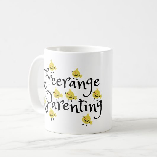 Freerange ouderschap met gele kuikens overal koffiemok (Voorkant links)