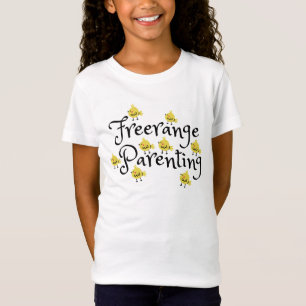 Freerange ouderschap met gele kuikens overal t-shirt