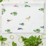 Freeride Alpiene Skiers Illustratie Partij Theedoek<br><div class="desc">Koel het ontwerp van het skieerpatroon in de winter met skiërs die de alpine skipistes van de sneeuwbedekte bosjes in de alpen skiën. Freeride skiers dragen kleurrijke retro skipakken, die de heuvel neerslaan met de ski's op een witte sneeuwlandschapsachtergrond. Een prachtig wintersportcadeau voor een skiester in je kring van vrienden,...</div>