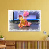 Freesia flower op het toetsenbord canvas afdruk (Insitu (Woonkamer))