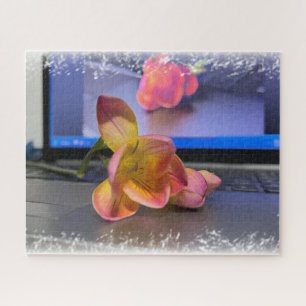 Freesia flower op het toetsenbord legpuzzel