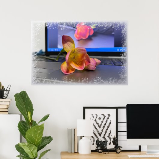 Freesia flower op het toetsenbord poster (Thuiskantoor)