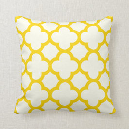 Freesia Yellow Quatrefoil Sierkussen