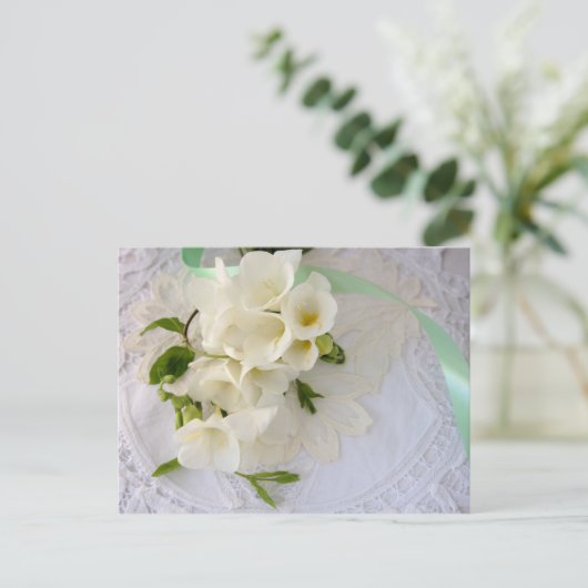 Freesia's op kant briefkaart (Staand voorkant)