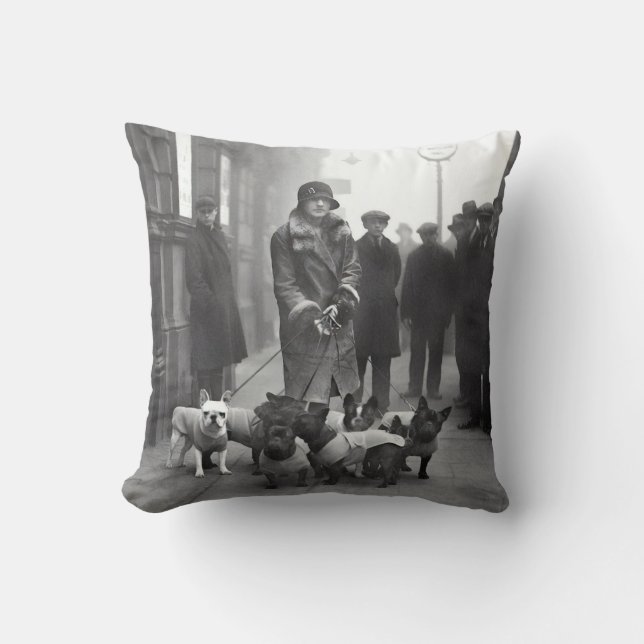 French Bulldogs with Dog Walker Throw Pillow Kussen (Voorkant)