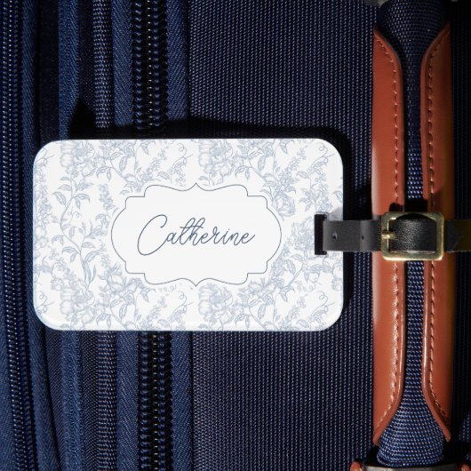 French Country Blue Toile Floral Lace Personalized Bagagelabel (Voorkant Insitu 4)