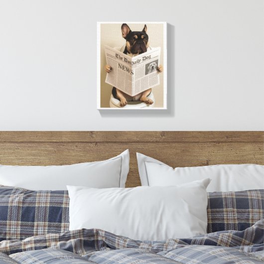 Frenchie op toilet, krant lezen canvas afdruk (Insitu (Slaapkamer))