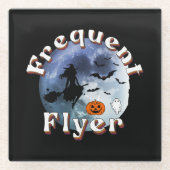 Frequent Flyer Halloween Heks Riding Broomstick Glazen Onderzetter (Voorkant)