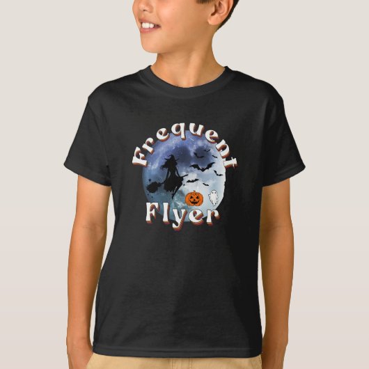 Frequent Flyer Halloween Heks Riding Broomstick T-shirt (Voorkant)