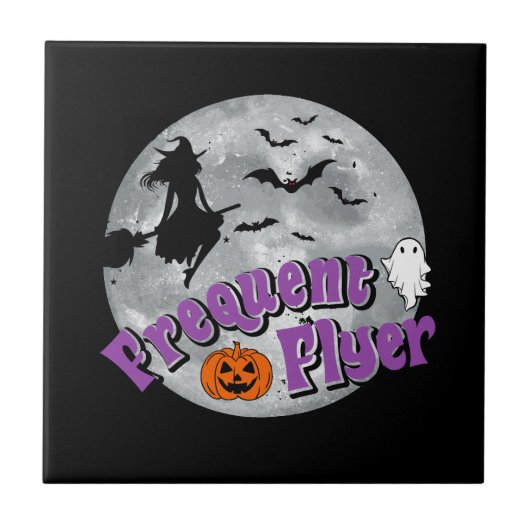 Frequent Flyer Halloween Heks Riding Broomstick Tegeltje (Voorkant)