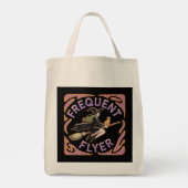 Frequent flyer heks een grappige Halloween nemen Tote Bag (Achterkant)