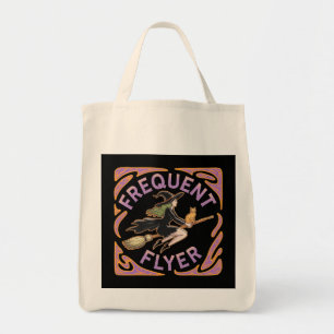 Frequent flyer heks een grappige Halloween nemen Tote Bag