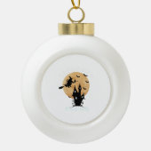 Frequent Flyer Witch Halloween T-shirt Perfect Keramische Bal Ornament (Voorkant)