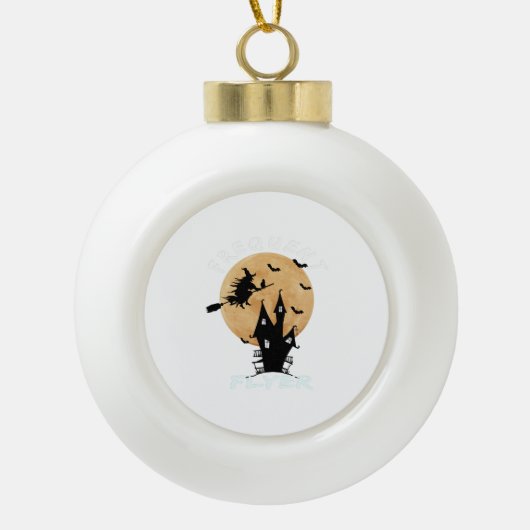 Frequent Flyer Witch Halloween T-shirt Perfect Keramische Bal Ornament (Voorkant)