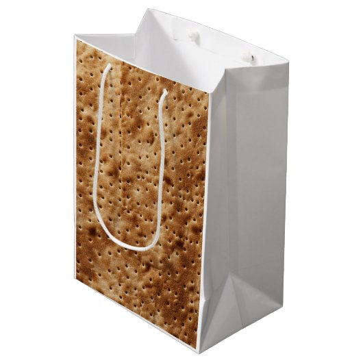 Fresh Bked Matzah macrotextuur Fotografie Medium Cadeauzakje (Voorkant Gekanteld)