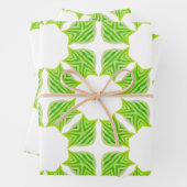 Fresh Green Geometric Leaf Pattern Gift Wrap Inpakpapier Vel (In situ)