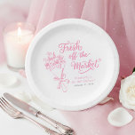 Fresh Off The Market Pink Garden Bridal Shower Papieren Bordje<br><div class="desc">Pink whimsical floral hand-drawn bridal shower paper plates "Fresh off the Market"</div>