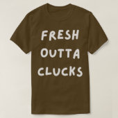 Fresh Outta Clucks Grappige Typografie Pasen Pun 1 T-shirt (Design voorkant)