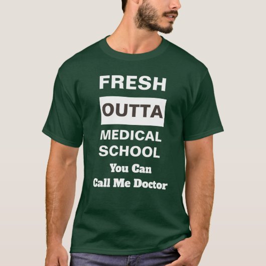 Fresh Outta Medical School Call Me Doctor T-shirt (Voorkant)