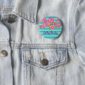 Fresh Pink Daisy Flowers on Turquoise Stripes Ronde Button 5,7 Cm (In situ)