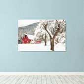 Fresh snow on red barn canvas afdruk (Insitu (Houten vloer))