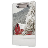 Fresh snow on red barn klembord (Links)