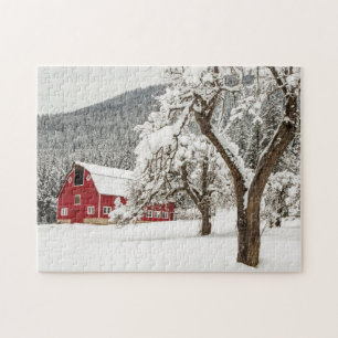 Fresh snow on red barn legpuzzel