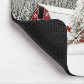 Fresh snow on red barn muismat (Hoek)