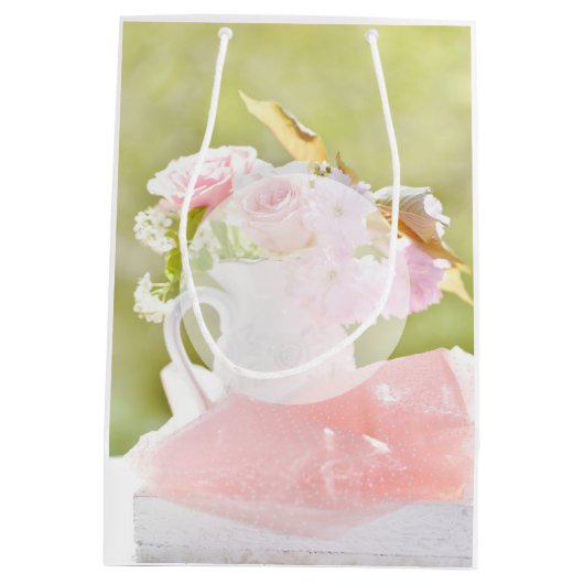Fresh Spring Flower Bouquet Wedding Medium Cadeauzakje (Achterkant)
