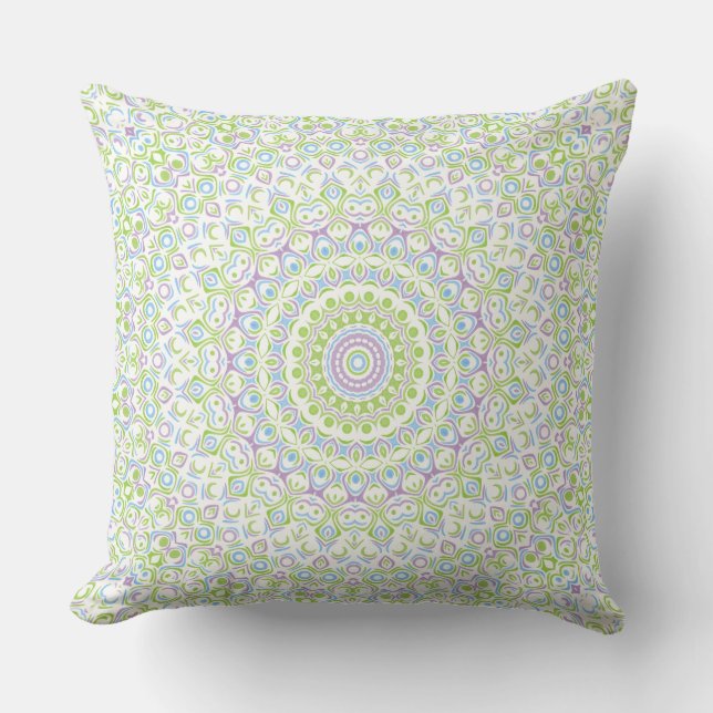 Fresh Spring Mandala in Green, Blue, and Lavender Kussen (Voorkant)