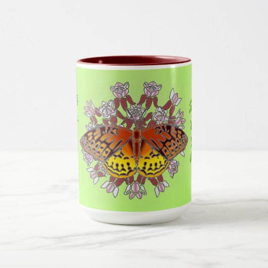 fretillaire vlinder met een mok van 15 oz milroos (Midden)