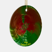 FREYA ~ Glossy Red en Green Kerstmis 2023 Keramisch Ornament (Rechts)