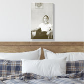 Frida Kahlo Seated w/Frida Painting Canvas Afdruk (Insitu (Slaapkamer))