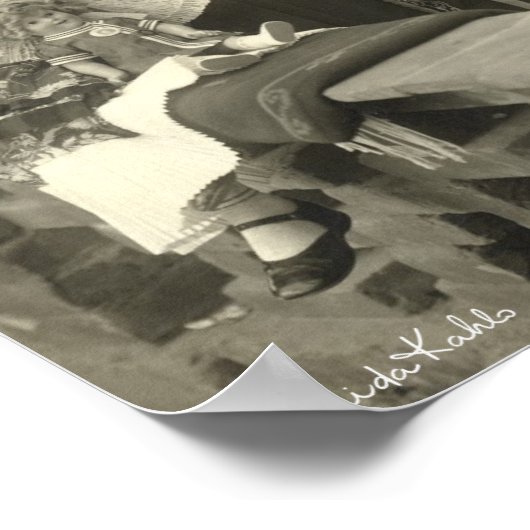 Frida Kahlo w/Children Poster (Hoek)