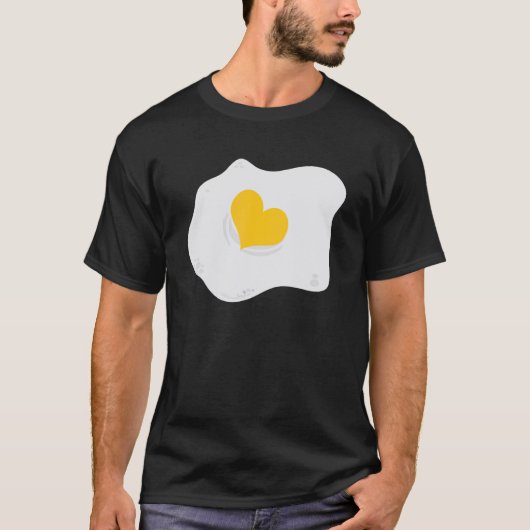 Fried Egg Heart Egg Pun Vegan Breakfast T-shirt (Voorkant)