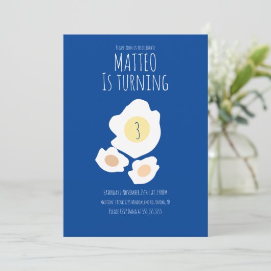 Fried Egg Turning Three Birthday Invitation Kaart (Staand voorkant)