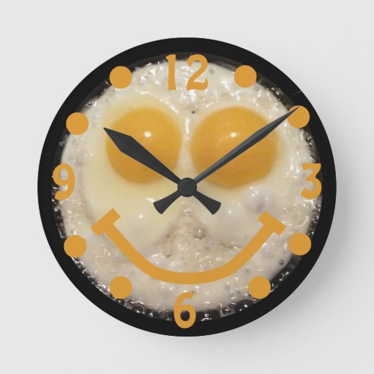 Fried Eggs Happy Face Clock Ronde Klok (Voorkant)
