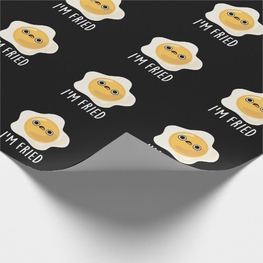 Fried Funny Fried Egg Pun Dark BG Cadeaupapier (Hoek)