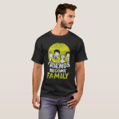 Friends Become Family Sayings Relatives Sarcastic T-shirt (Voorkant volledig)