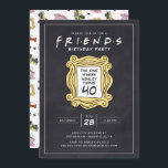 FRIENDS™ | Chalkboard 40th Birthday Invitation Kaart<br><div class="desc">Vier uw 40e verjaardag met deze uitnodiging met het thema FRIENDS™,  geïnspireerd op het iconische tv-show. Personaliseer het met uw feestgegevens om een gedenkwaardige uitnodiging te creëer die fans van de serie zal verrassen. Ideaal voor het toevoegen van een vleugje nostalgie uit de jaren 90 aan uw mijlpaalfeest.</div>