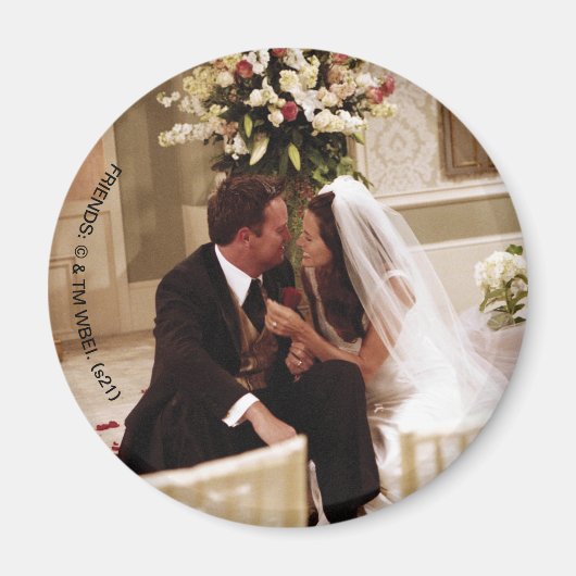 FRIENDS™ | Chandler & Monica Getrouwd Magneet (Voorkant)