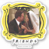 FRIENDS™ | Chandler & Monica Getrouwd Sticker (Voorkant)