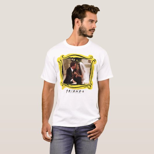 FRIENDS™ | Chandler & Monica Married T-shirt (Voorkant volledig)