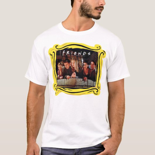 FRIENDS™ | De groep op het balkon T-shirt (Voorkant)