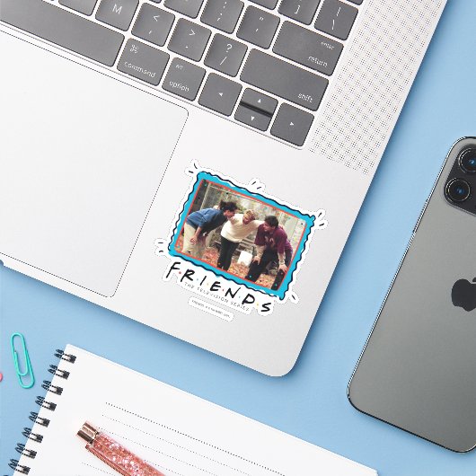 FRIENDS™ | Geller Bowl Team Monica Sticker (Laptop met iPhone)