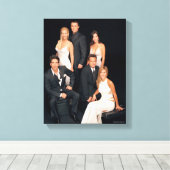 FRIENDS™ | Groep in zwart-wit — Formulier Draag Canvas Afdruk (Insitu (Houten vloer))